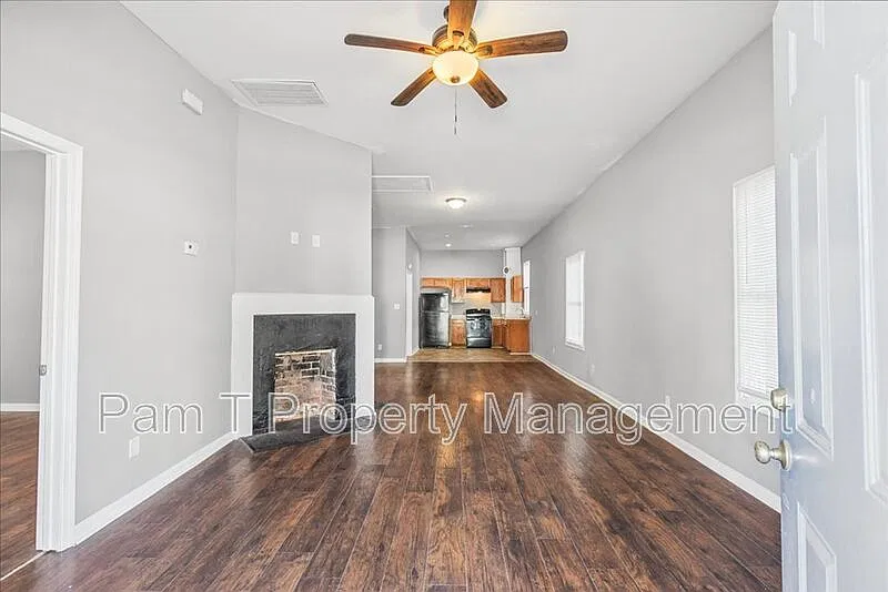 2 bed, 1.0 bath, 1100 sqft, $1,455 — Photo 4