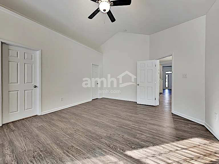 8008 Willowglen Dr — Photo 13