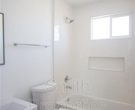 4th image of 3868 W 132nd St #4