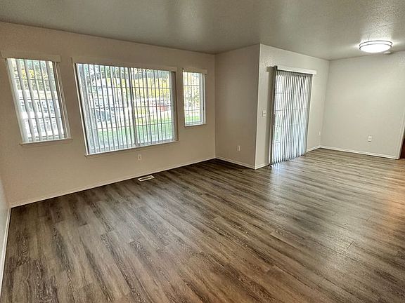 3rd image of 1837 N Farwell Ln APT 202