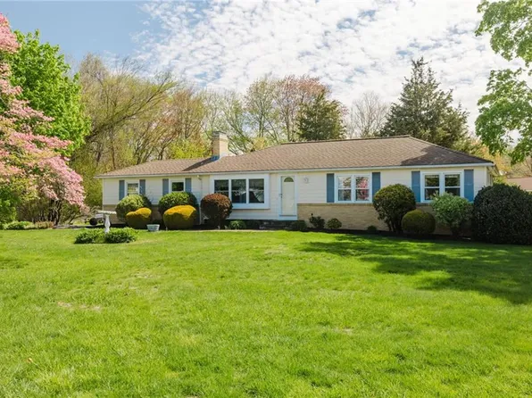 15 City View Pkwy, Cranston, RI 02921