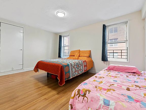 4th image of 3538 75th St APT 1B