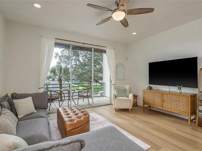 320 Island Way #209 — Photo 12