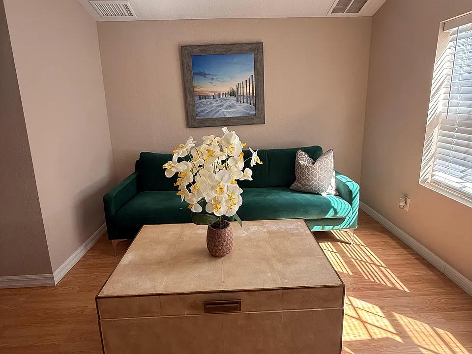 1322 E Memorial Blvd #2