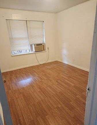 3rd image of 5913 S Santa Fe Ave