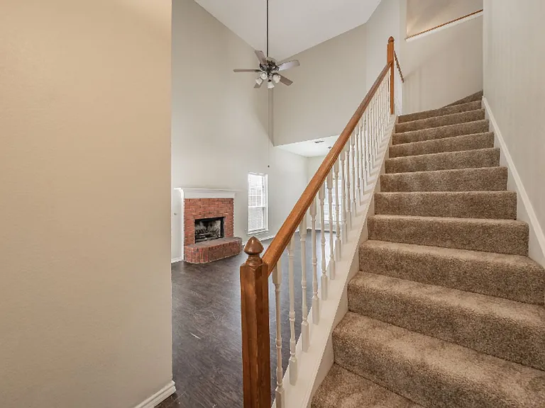 2136 Stoneridge Dr — Photo 7
