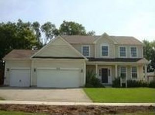 2310 Walnut Glen Blvd, Island Lake, IL 60042