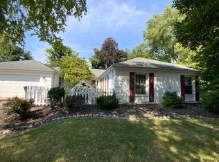 113 Country Club Ct, Danville, IL 61832