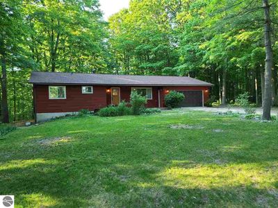 5175 E Kirt Rd, Lake Leelanau, MI, 49653