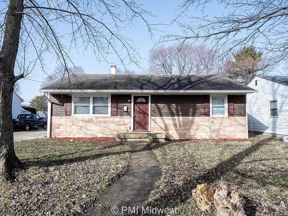 1st image of 1920 N Hawthorne Ln