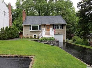 12 Bergen Ct, Huntington Station, NY 11746