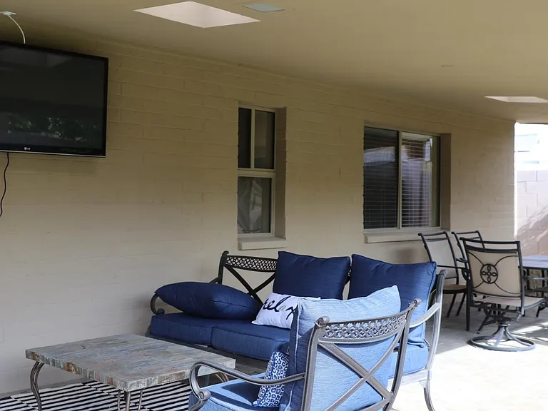 N 48th Pl — Photo 32