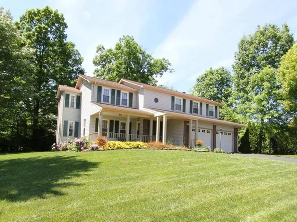 13300 Tuckaway Dr, Fairfax, VA 22033