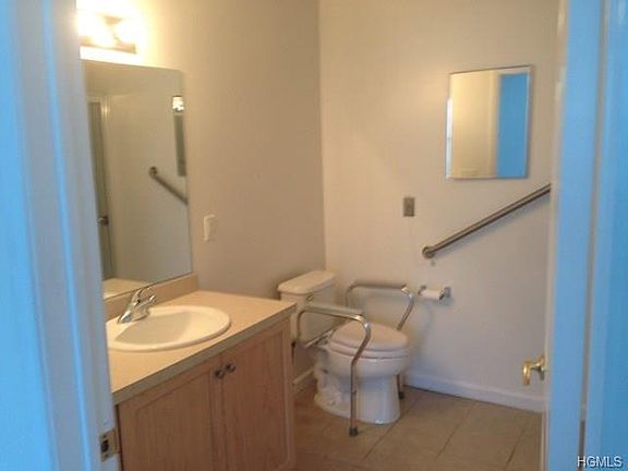 5th image of 200 Woodcrest Ln APT 224
