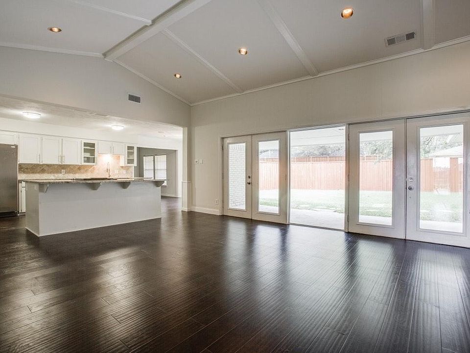 Open concept family and kitchen