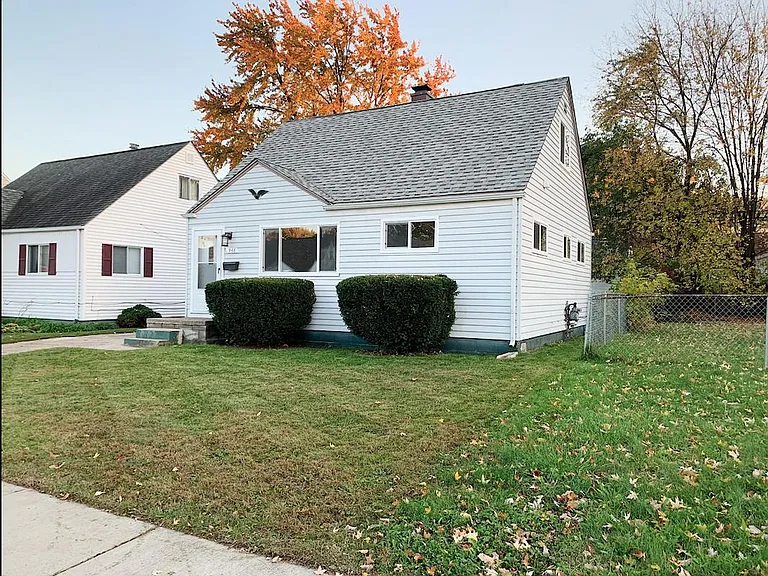 966 E Barrett Ave — Photo 1