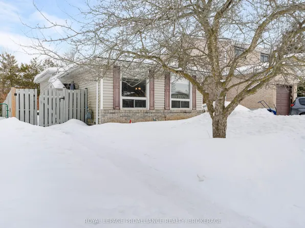 988 Pinewood Pl, Kingston, ON K7P 1L5