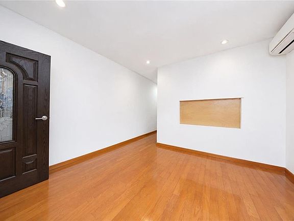 3rd image of 1669 Coleman St