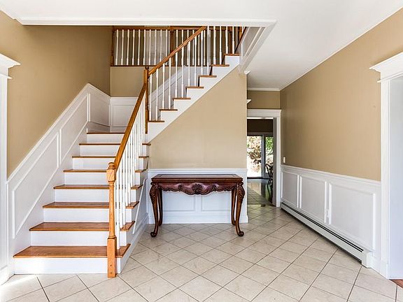 3rd image of 4 Ashwood Cir