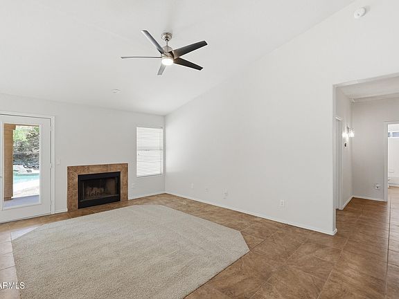 4th image of 908 E VERBENA Drive