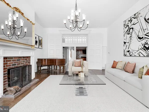 924 Spruce St APT 101, Philadelphia, PA 19107