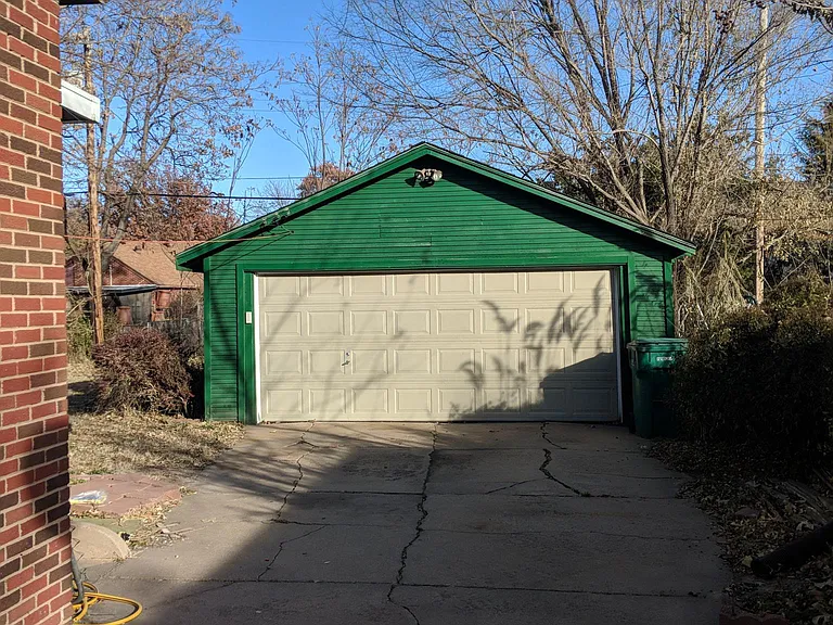 624 S Broadview St — Photo 8