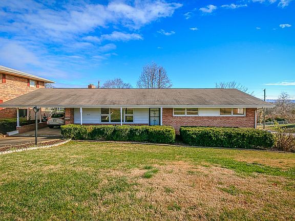 2nd image of 833 Mimosa Dr