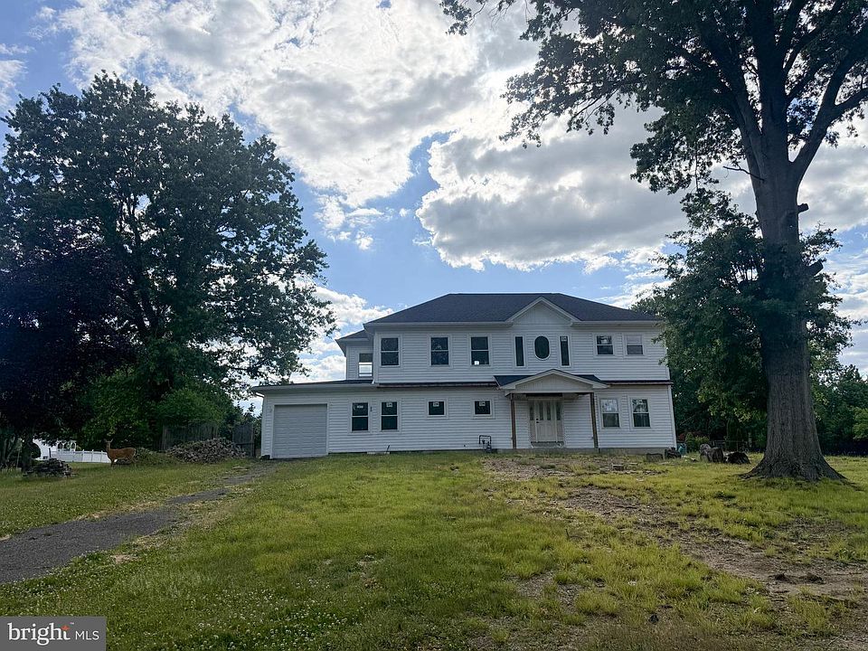 1st image of 18 Hanover Dr