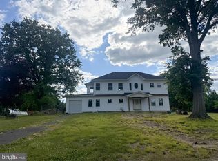 18 Hanover Dr, Manalapan, NJ 07726