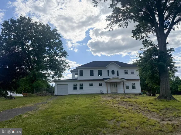 18 Hanover Dr, Manalapan, NJ 07726