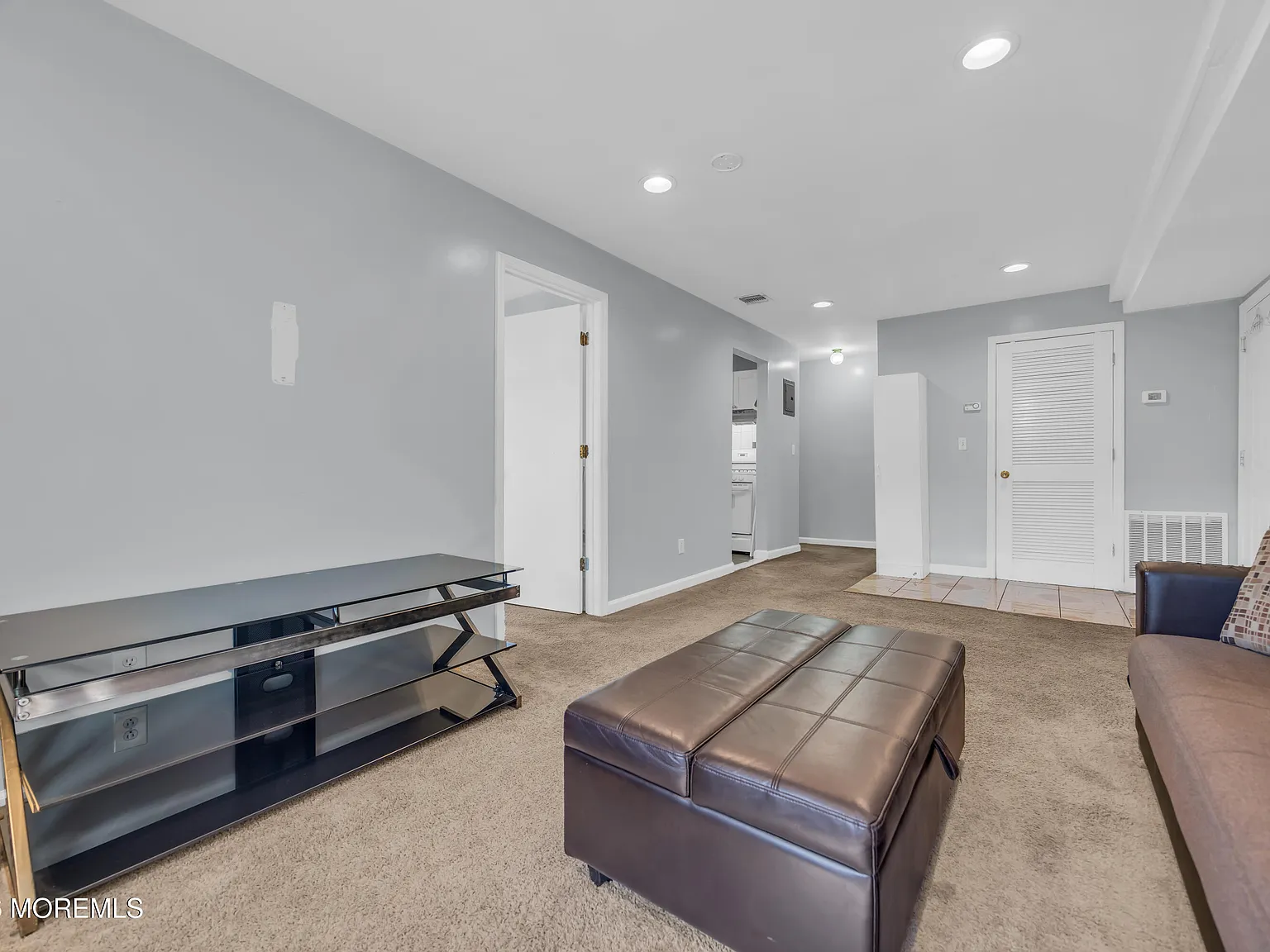 2 bed, 896 sqft, $2,200 — Photo 3