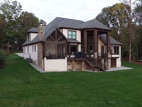 3rd image of 164 Lake Park Dr