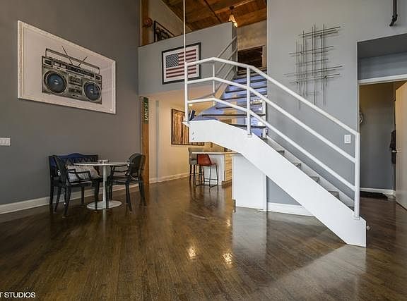 5th image of 616 W Fulton St APT 619