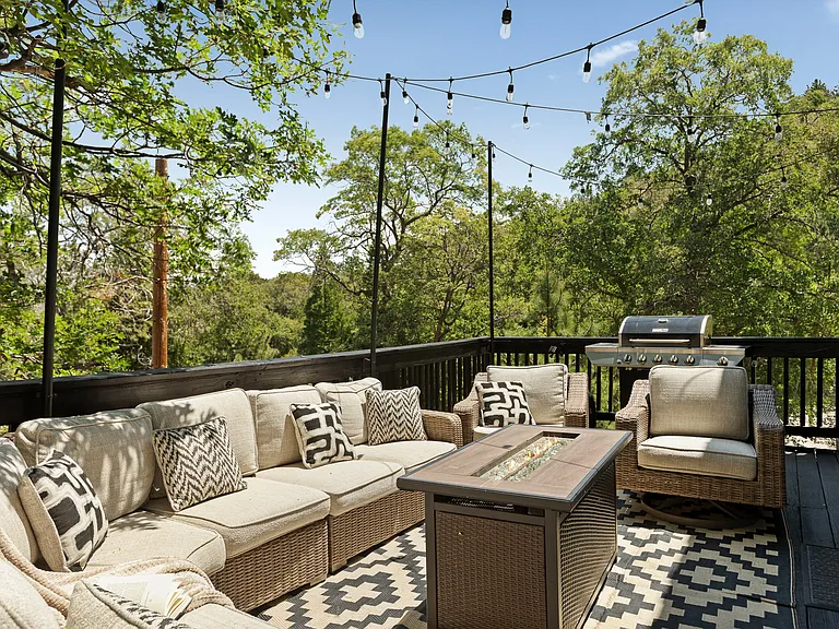 1498 Deer Way Dr — Photo 9