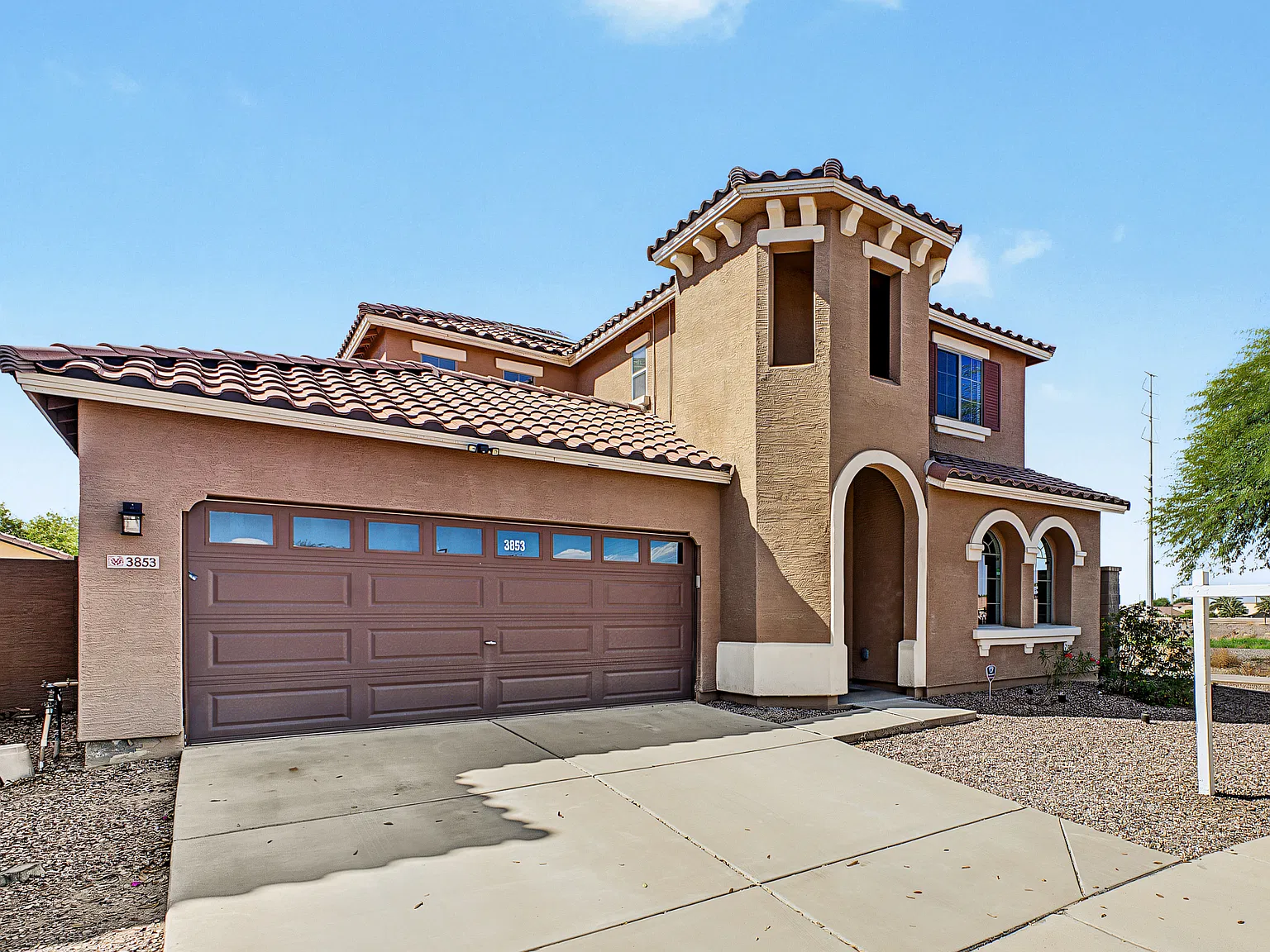 5 bed, 2523 sqft, $3,199 — Photo 2