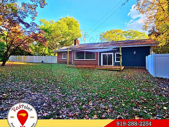 4th image of 209 S Hillcrest Dr