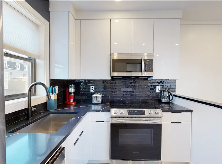 353 E 8th St #3 — Photo 18