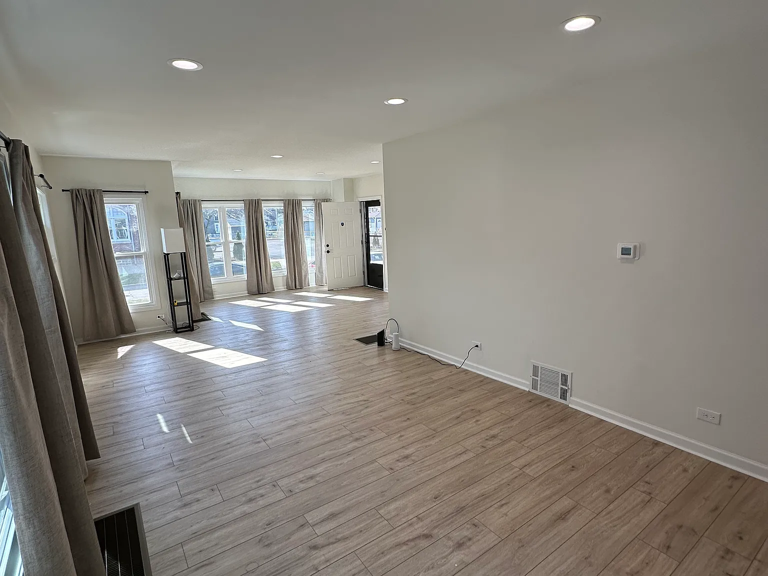 1835 Lincoln St — Photo 1