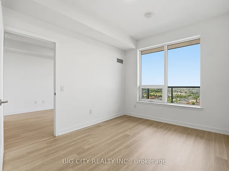 5105 Hurontario St #1401 — Photo 19