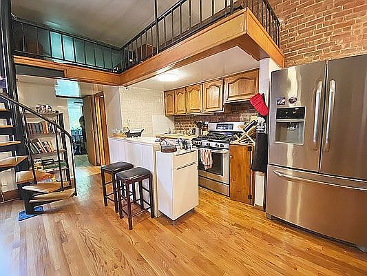 2nd image of 327 W 88th St APT 6