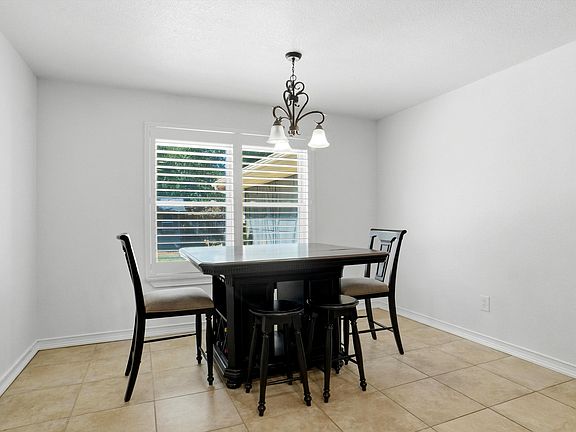 5th image of 1319 Chestnut Rd