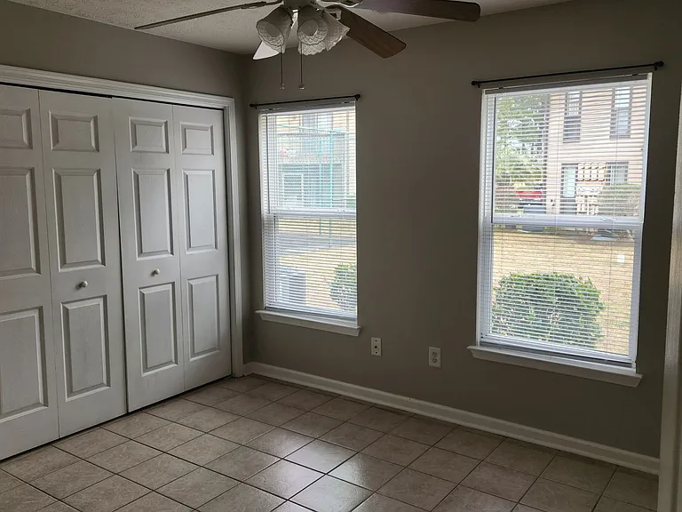 409 Tree Top Ct #D — Photo 12