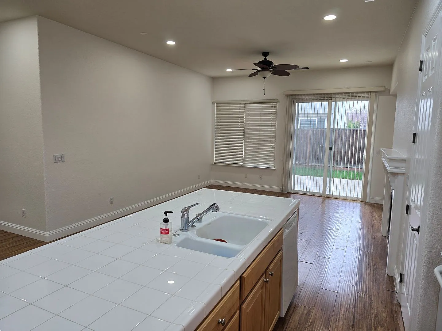beautifully maintained 3-bedroom, 2-bath, 2,037 sq ft in Mountain House — Photo 4