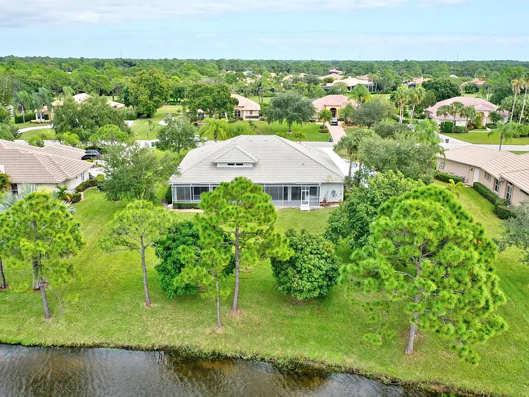 8028 Plantation Lakes Dr — Photo 63
