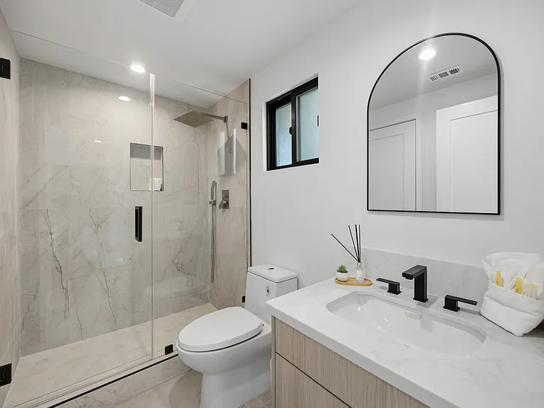 18101 Green Meadow Dr — Photo 43