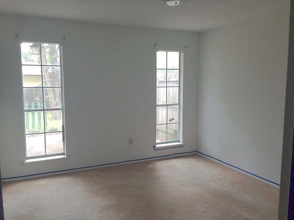 3rd image of 4983 Oak Creek Dr