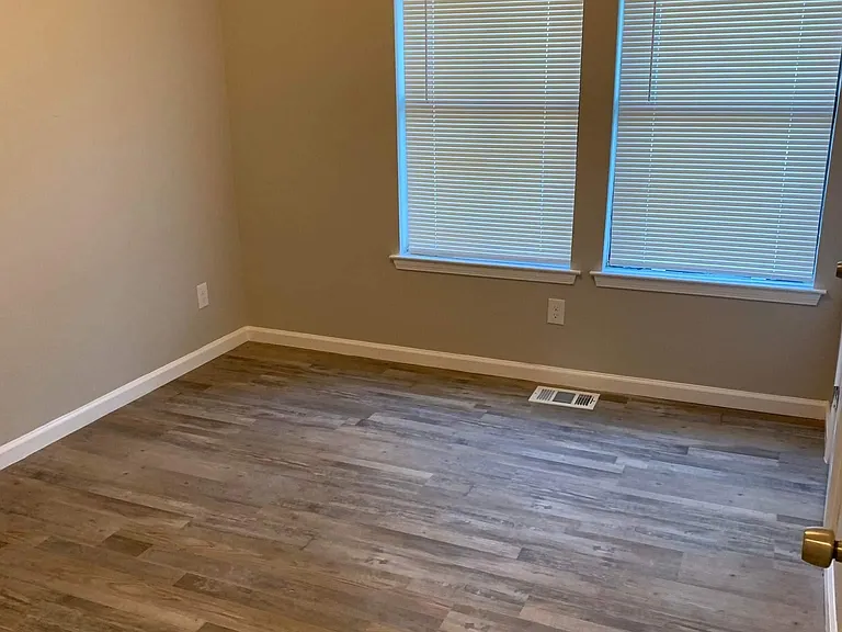 442 E Burgess Rd — Photo 15