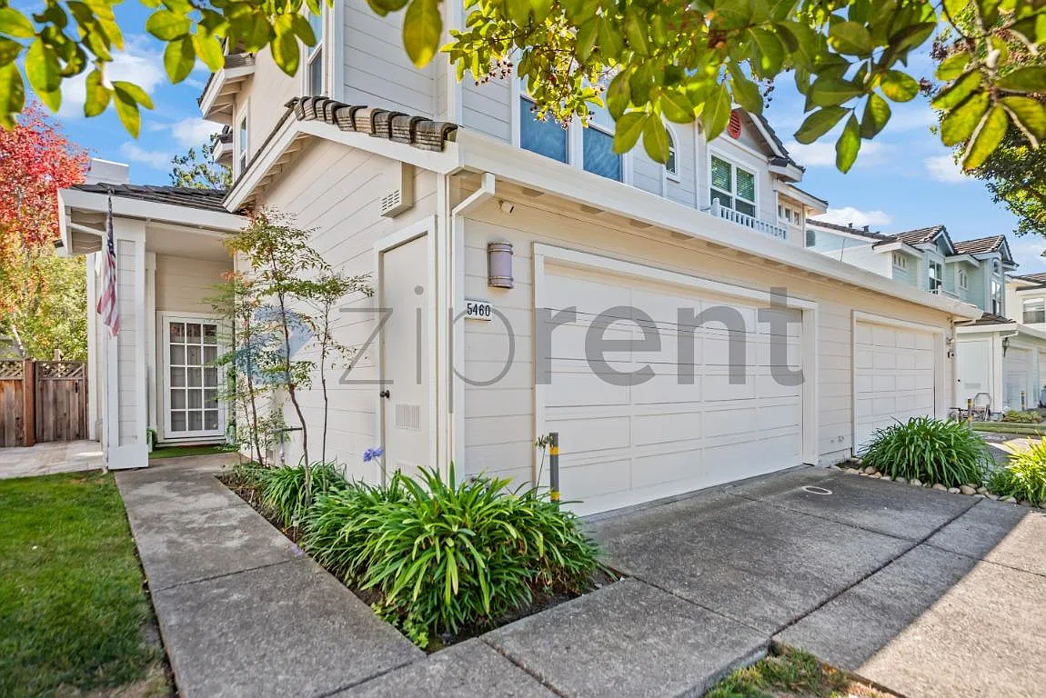 2 bed, 2.5 bath, 1533 sqft, $5,240 — Photo 3