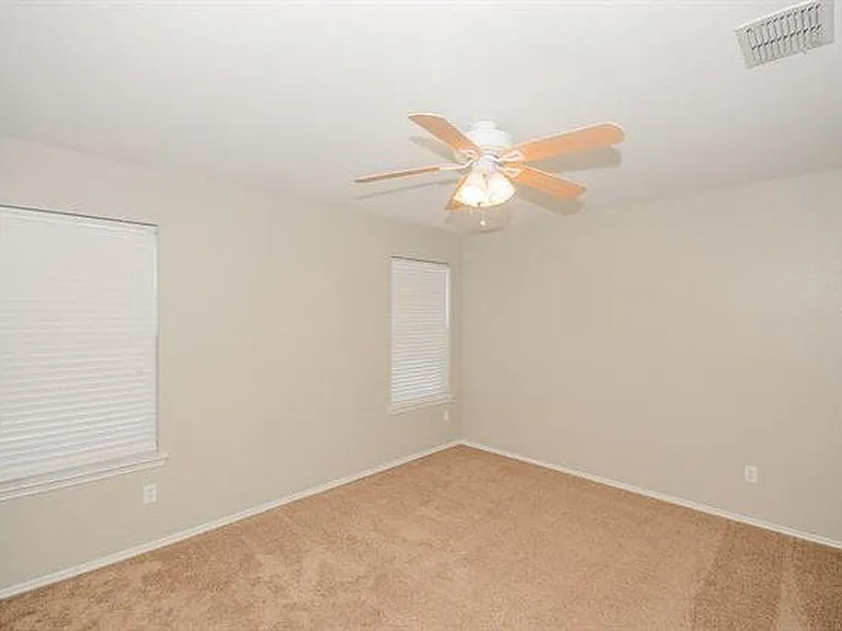 2152 Royal Acres Trl — Photo 7