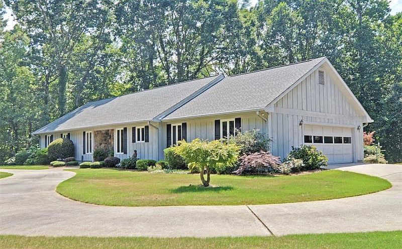 1st image of 2094 Riverwood Dr